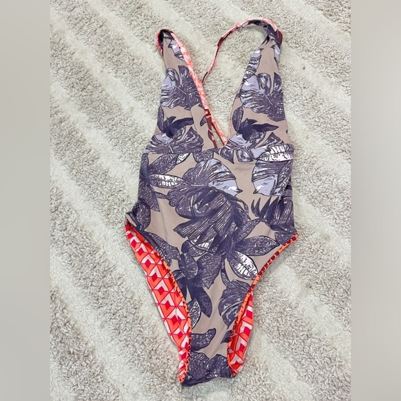Maaji reversible one piece swimsuit coral floral beige patchwork print plunge - Picture 3 of 13